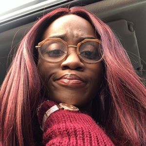 Meet your Posher, Larissa